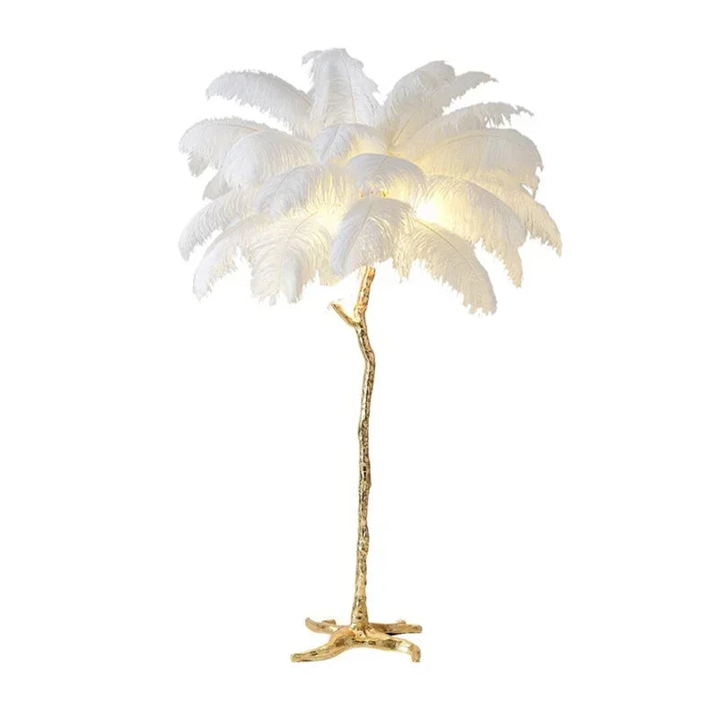 Gulvlampe til stuen – Elegant design med guldfod til et raffineret interiør 