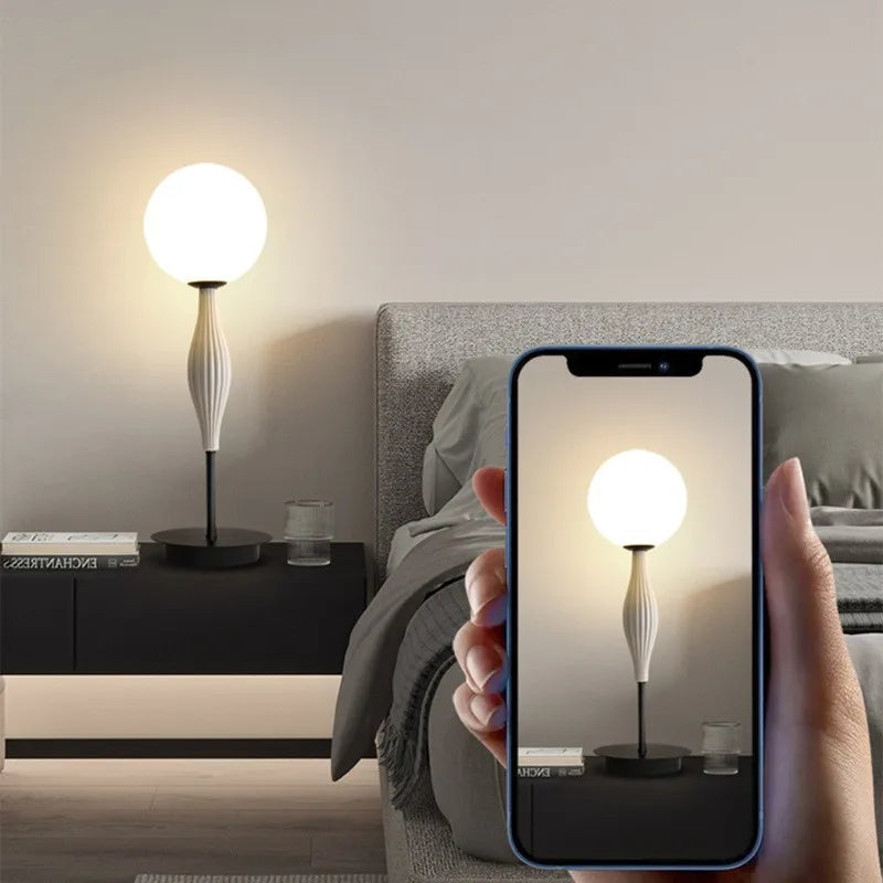 Gulvlampe og bordlampe – Moderne og elegant belysning til moderne interiører 