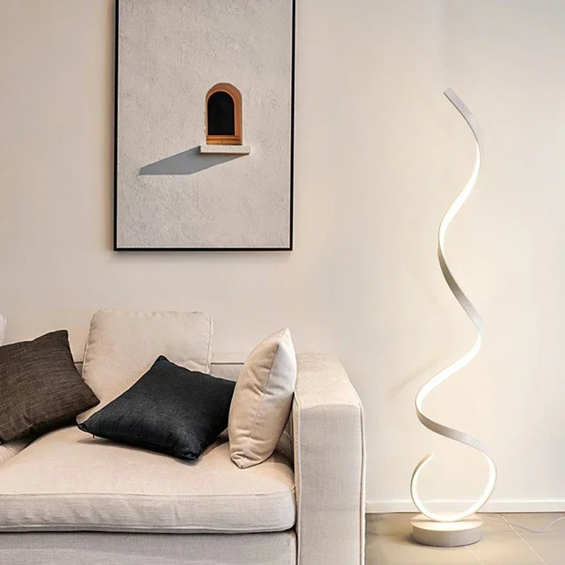 Gulvlampe til stuen - Skulpturelt design og stemningsbelysning 