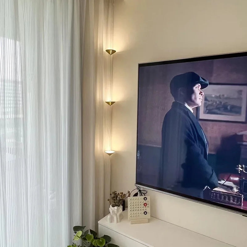 Gulvlampe til stuen – Minimalistisk og moderne belysning til indretning 