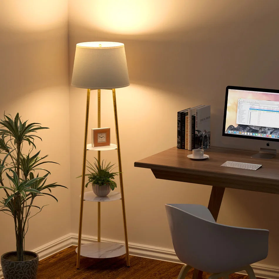 Gulvlampe til stuen – Designerbelysning med opbevaring til stuen eller soveværelset