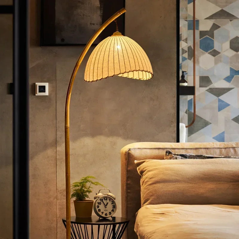 Gulvlampe til stuen – Retro elegance til et elegant interiør 