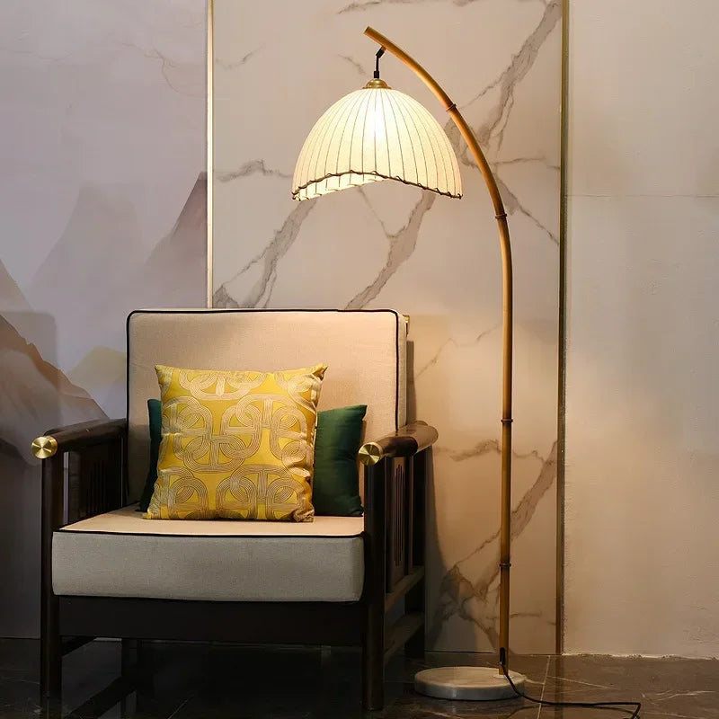 Gulvlampe til stuen – Retro elegance til et elegant interiør 