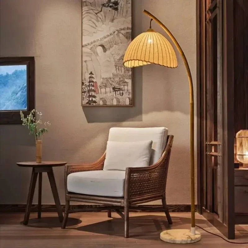 Gulvlampe til stuen – Retro elegance til et elegant interiør 