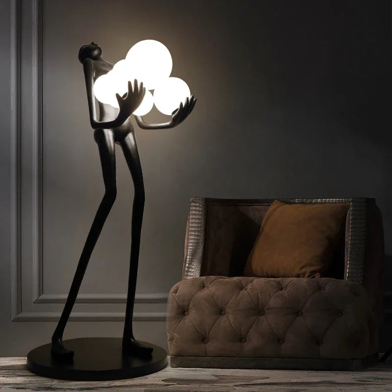 Gulvlampe til stuen – Kunstnerisk og moderne belysning til unikke interiører 